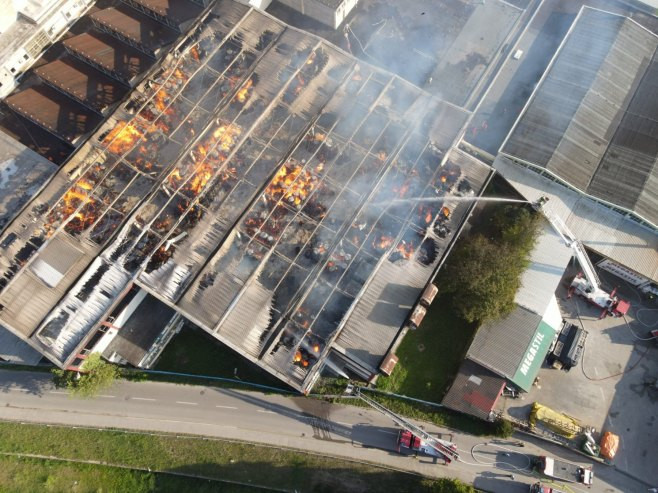 Požar u Celexu još nije u potpunosti ugašen, povrijeđene četiri osobe