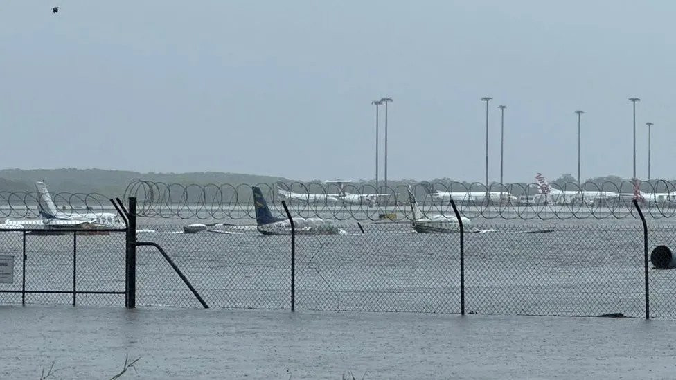 Poplave u Queenslandu - aerodrom potopljen, krokodili na ulicama