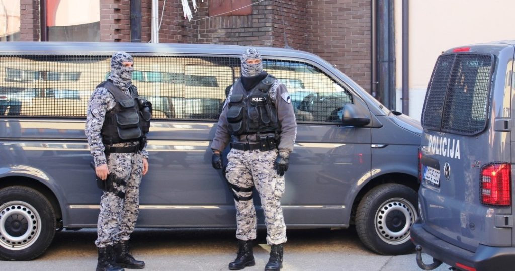 Pretresi u Tuzli, prodavali dijelove oružja i vojne opreme