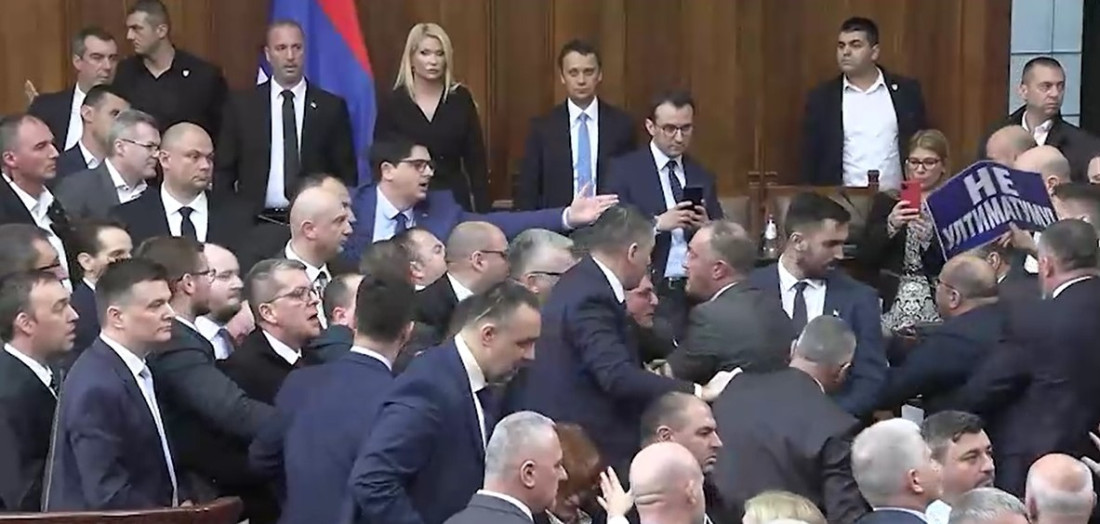 Atmosfera na ivici incidenta, pjeva se 'Kosovo je srce Srbije'