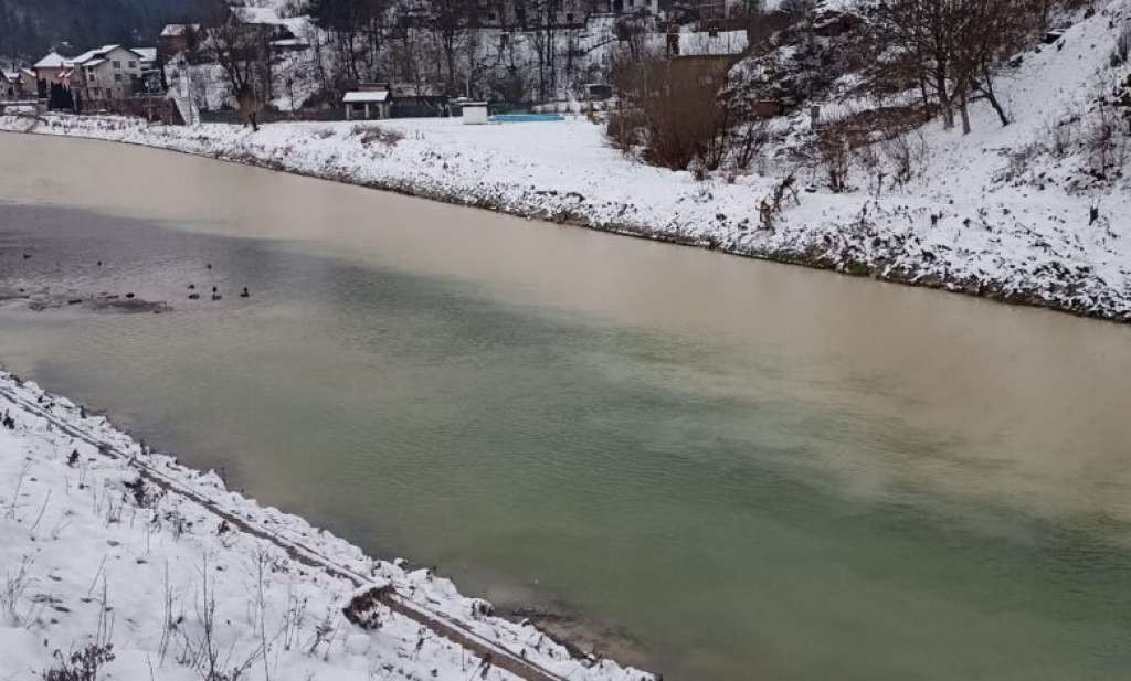 Rijeke Bioštica i Krivaja u Olovu zamućene vjerovatno vodom iz rudničkog bazena za separaciju