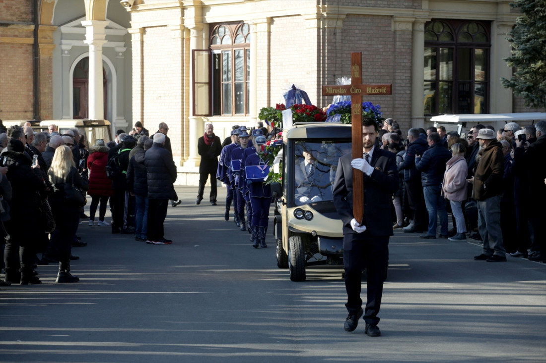 Od Ćire se oprostili ružama i pjesmom