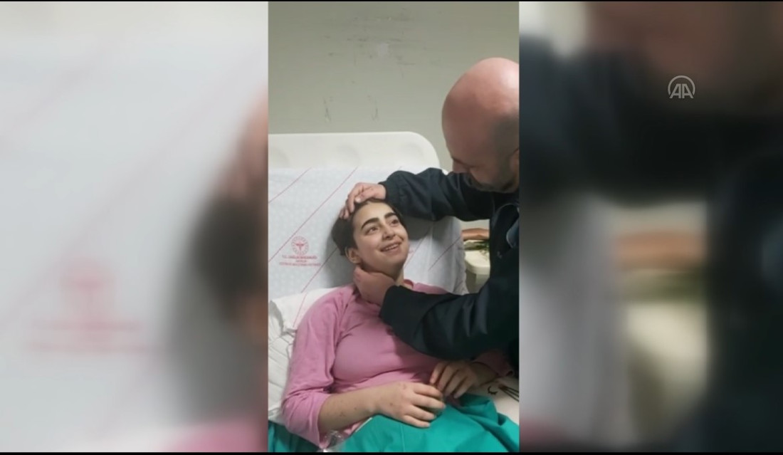 Prvi susret oca i kćeri u bolnici nakon što su spašeni u Hatayu