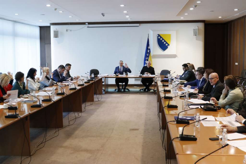 Komisija za finansije i budžet podržala principe prijedloga izmjena Zakona o plaćama