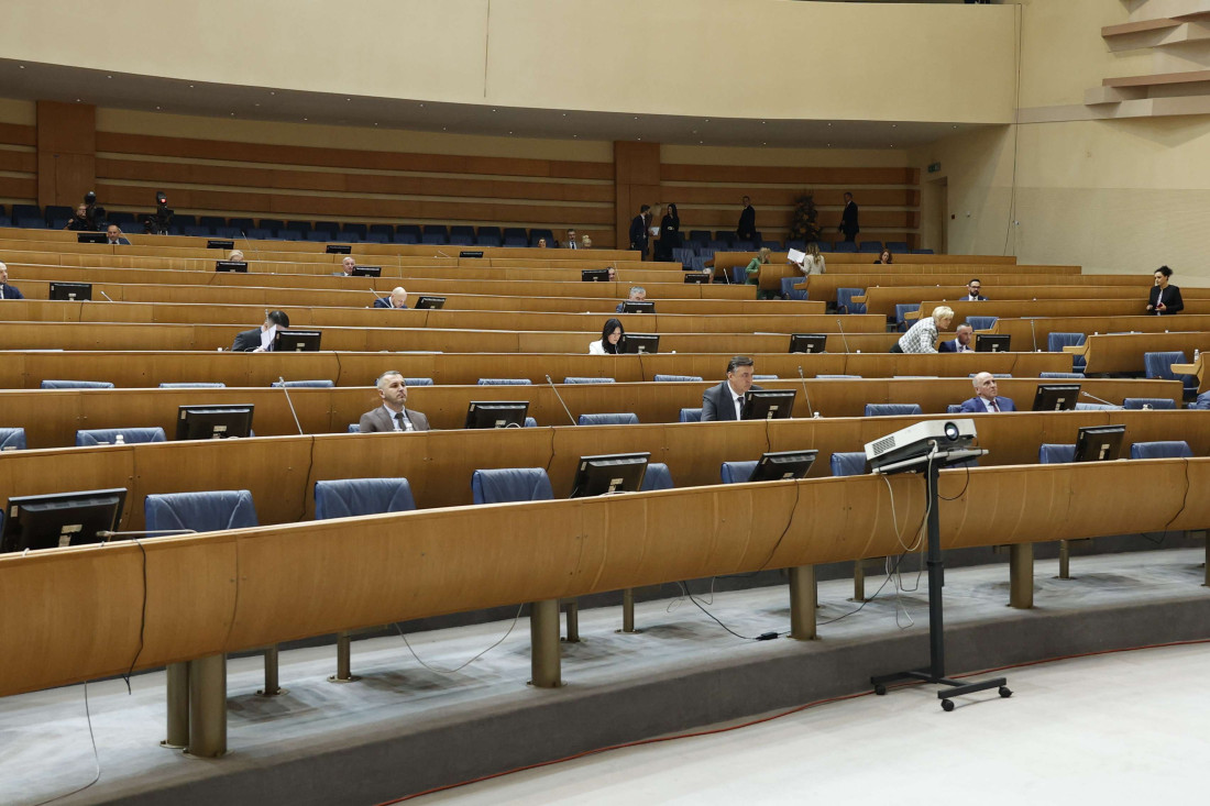 Poslanici razmatrali izmjene zakona o platama i naknadama, zastavi BiH i sportu