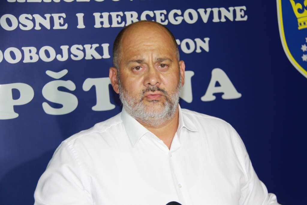 Dvoje ministara HDZ-a iz protesta napustilo današnju sjednicu Vlade ZDK