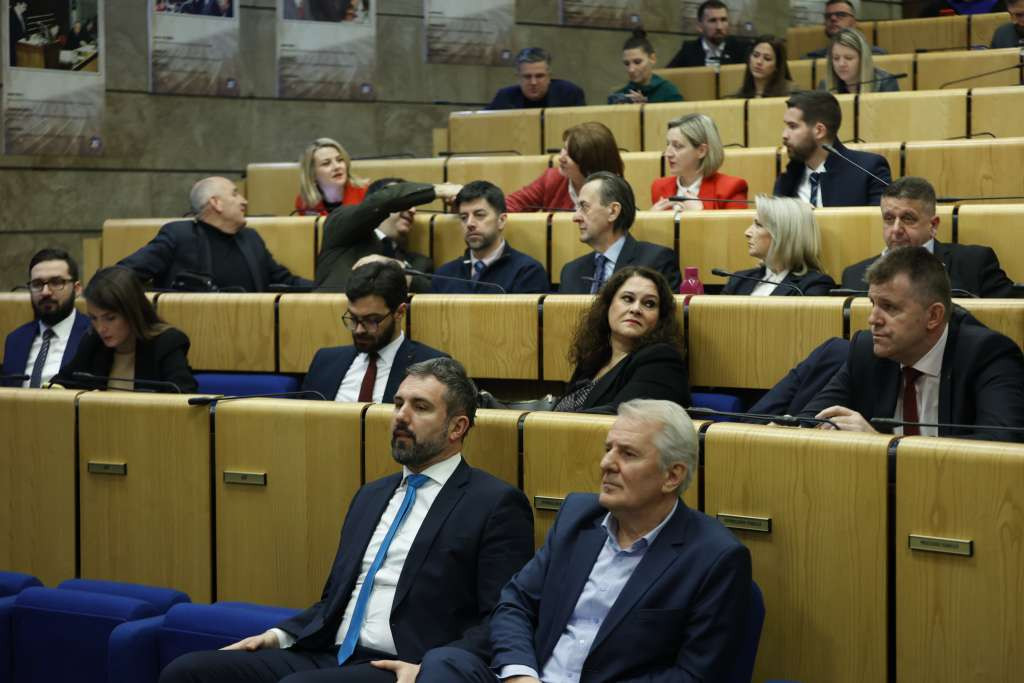 Prekinuta sjedica Predstavničkog doma, za 14.30 sati najavljena nova