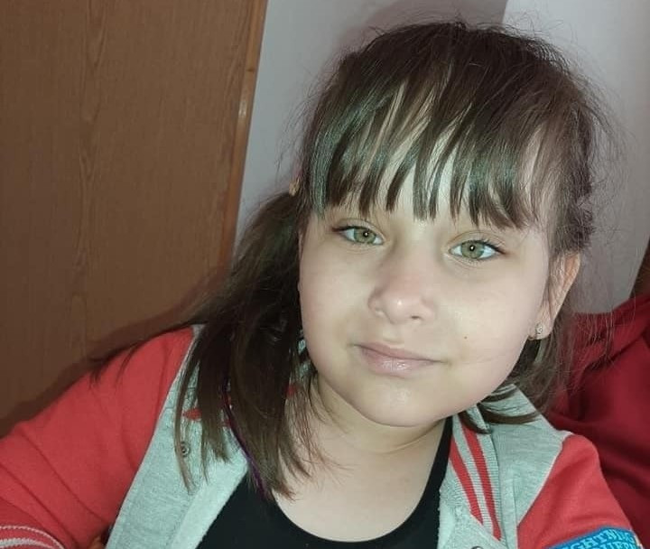 Pomozi.ba pokrenuo apel za malenu Nejlu koja život provodi u invalidskim kolicima