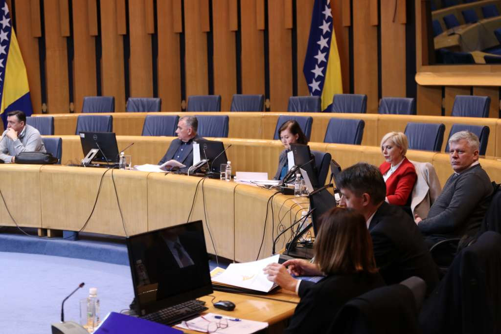 Komisija nije podržala principe prijedloga zakona o izmjenama Zakona o plaćama i naknadama
