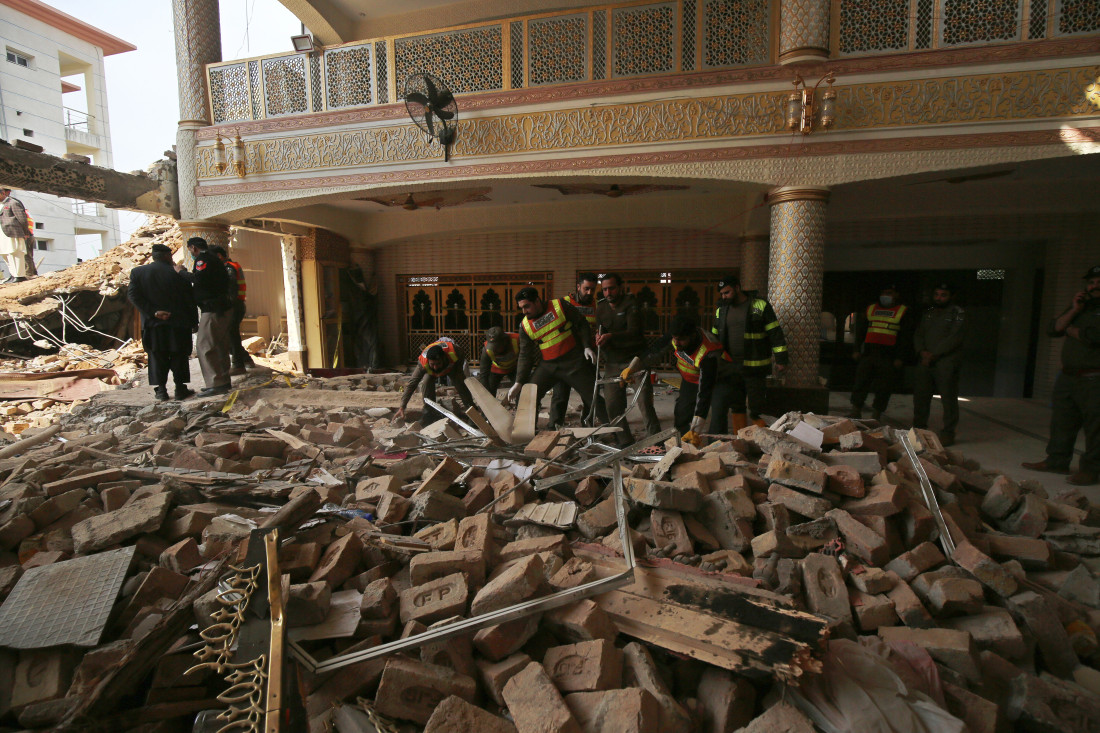 U samoubilačkom napadu na džamiju u Pakistanu poginulo 100 osoba