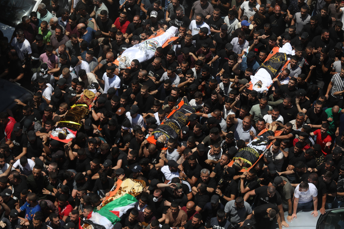 Hiljade Palestinaca na dženazi sugrađana ubijenih u izraelskim napadima