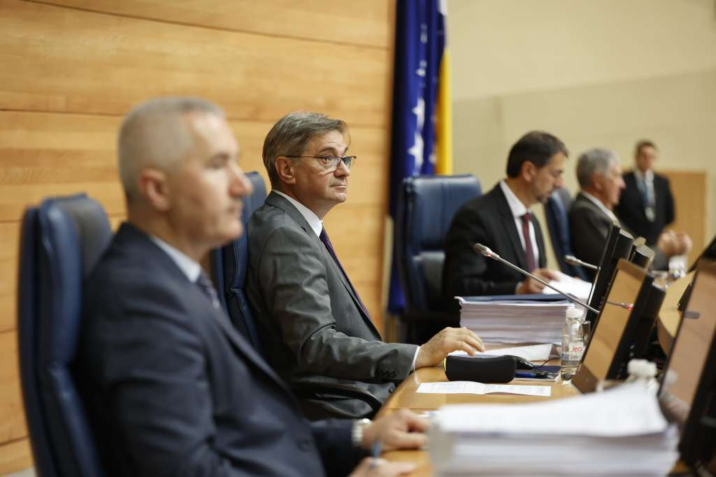 Državni zastupnici danas o izmjenama Zakona o PDV-u, krivičnom zakonu...