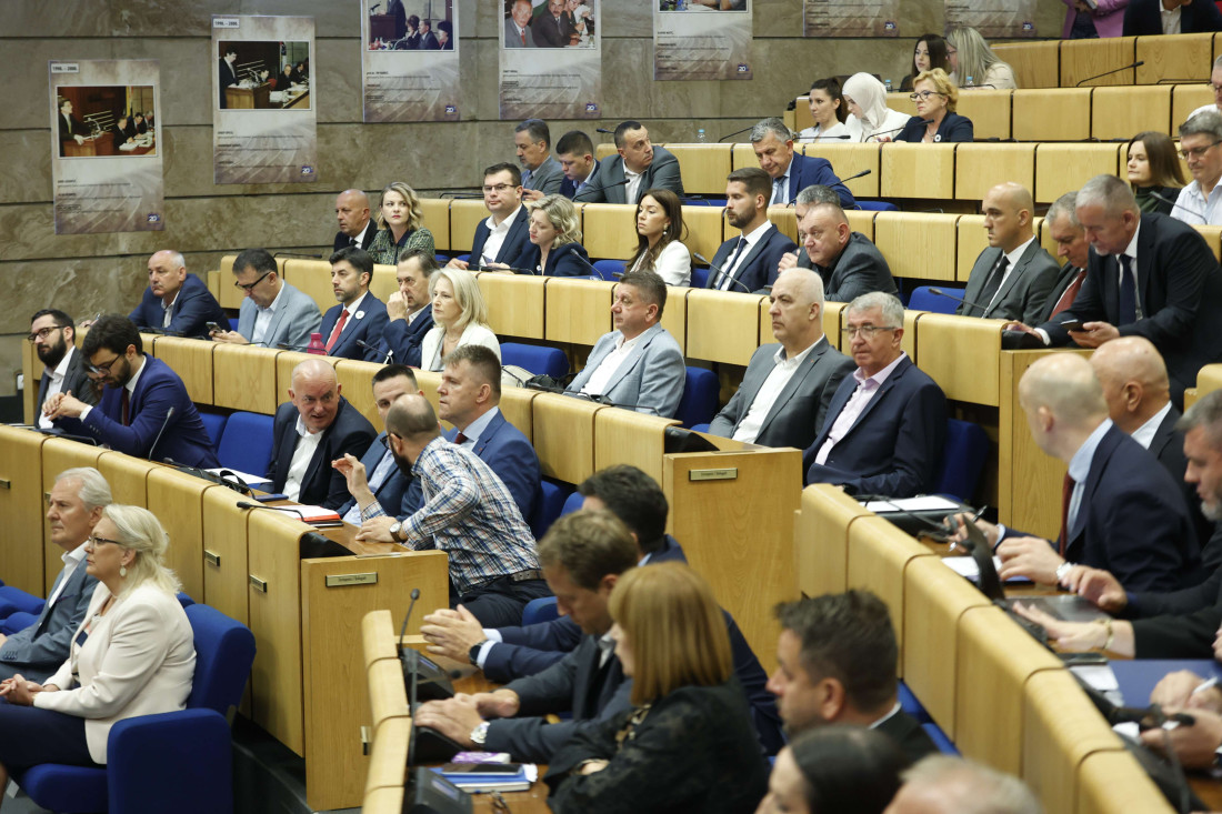 Kasno sinoć prekinuta sjednica Predstavničkog doma Parlamenta FBiH