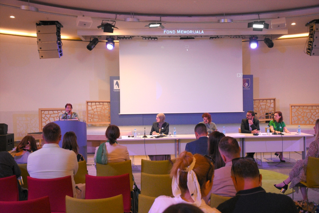 Konferencija u Sarajevu: Istinu o genocidu u Srebrenici uvrstiti u udžbenike