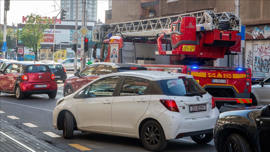 Četiri osobe poginule, policija u Zagrebu zaprimila 950 dojava