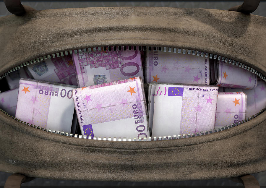 U torbi u prodavnici polovne robe u Belgiji pronađeno oko 23.000 eura