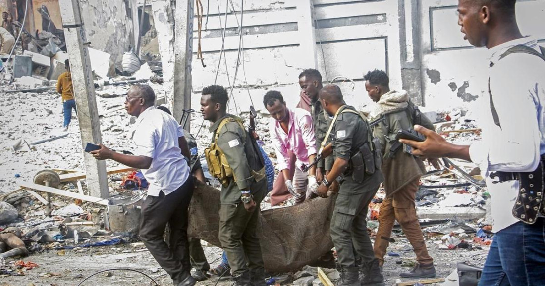 U samoubilačkom bombaškom napadu u Mogadishuu poginulo više od 20 osoba