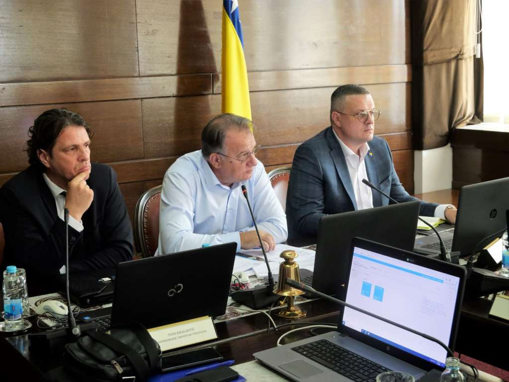 Vlada FBiH održala hitnu sjedncu, povukli Prijedlog izmjene i dopune Budžeta FBiH