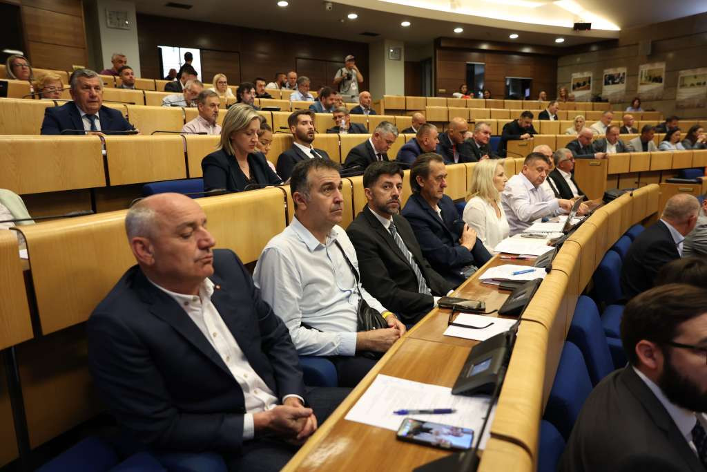 Opozicija traži dopunu dnevnog reda, ključna tačka rebalans budžeta