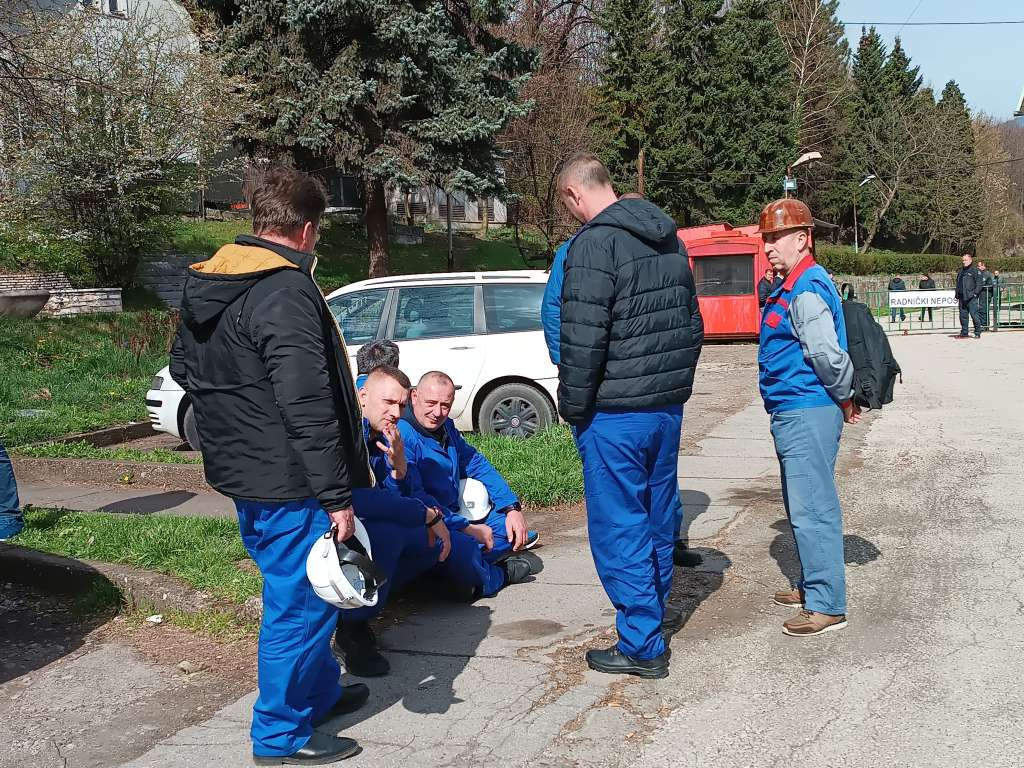 Zenički rudari prenoćili u jami, Uprava ostalim zabranila silazak u jamu