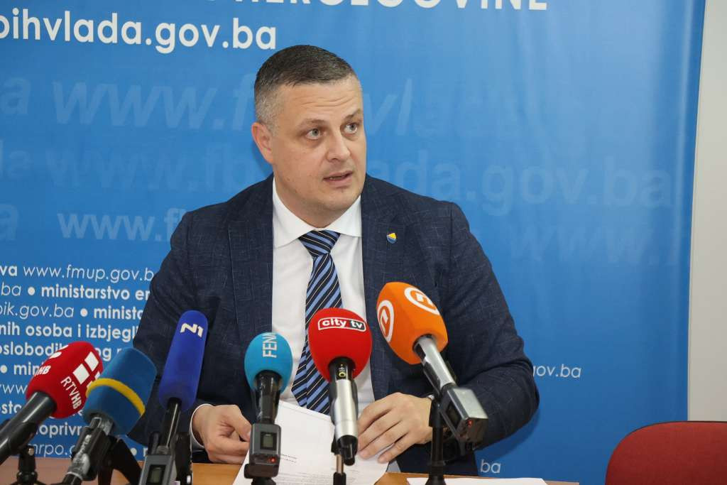 Mijatović: Vlada FBiH želi suzbiti odlazak radne snage iz BiH