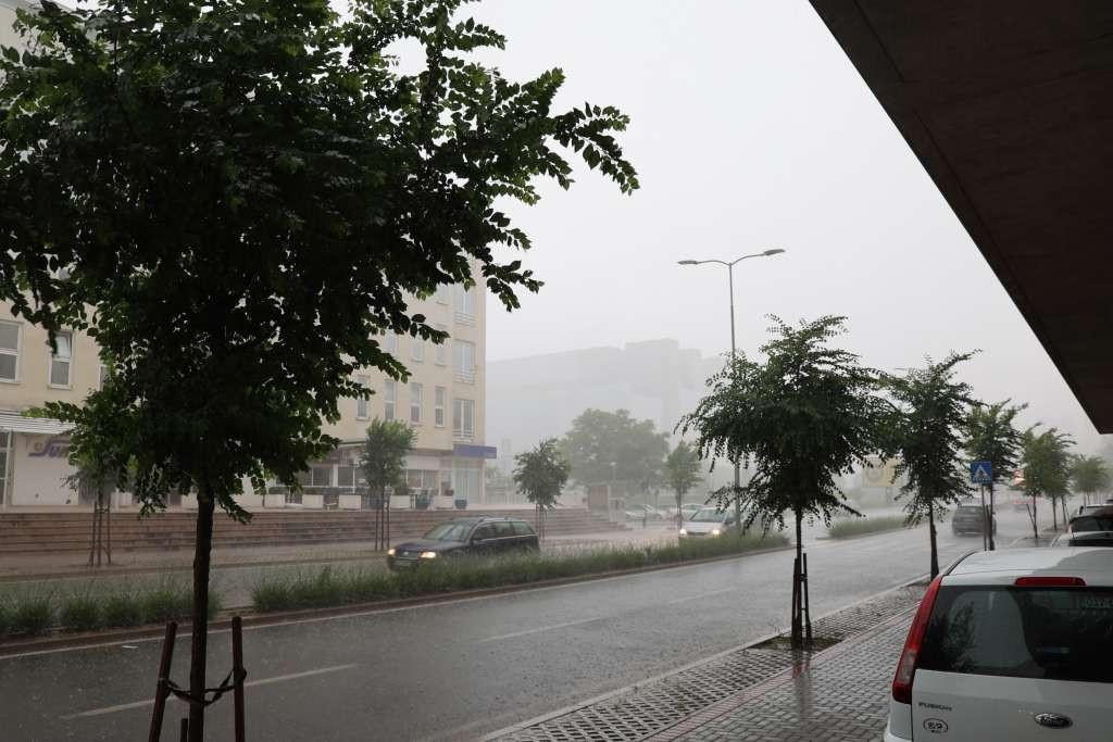 Snažno nevrijeme pogodilo Mostar, padala i tuča
