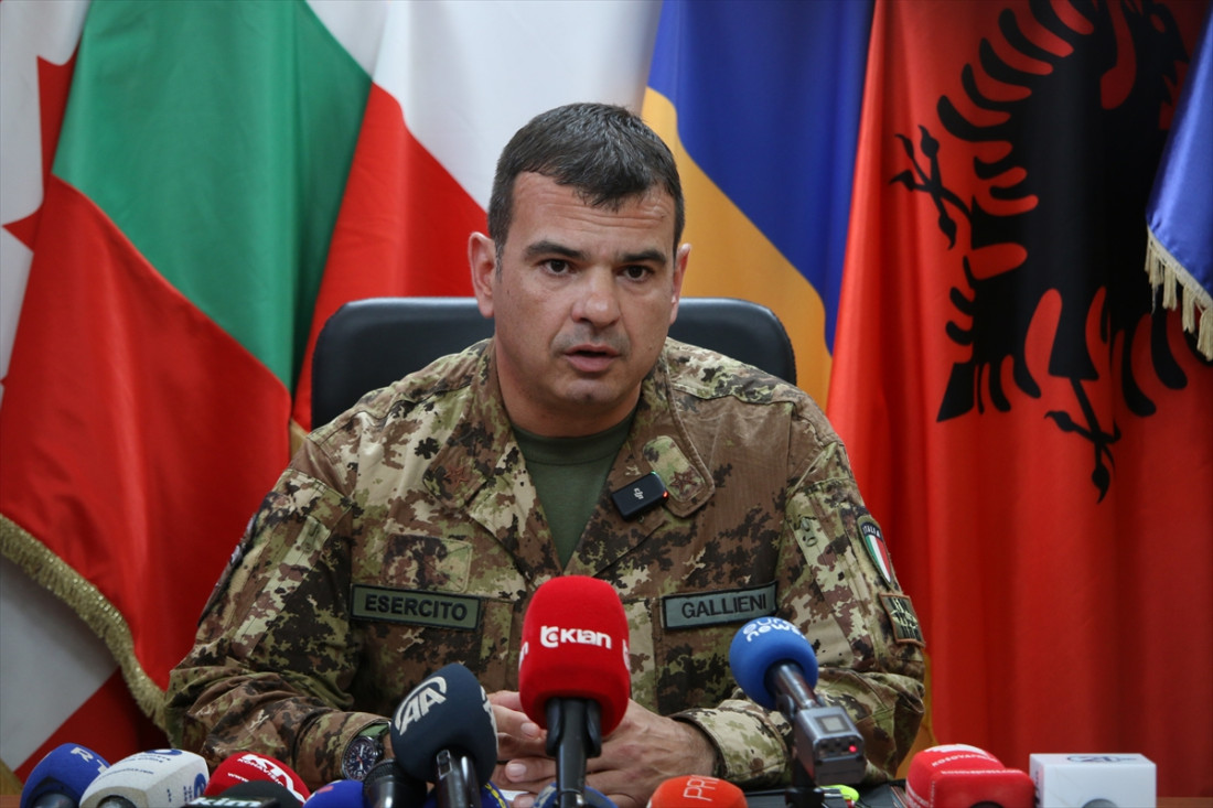 "Iza mirnih demonstranata stoje kriminalne grupe koje su napale KFOR"