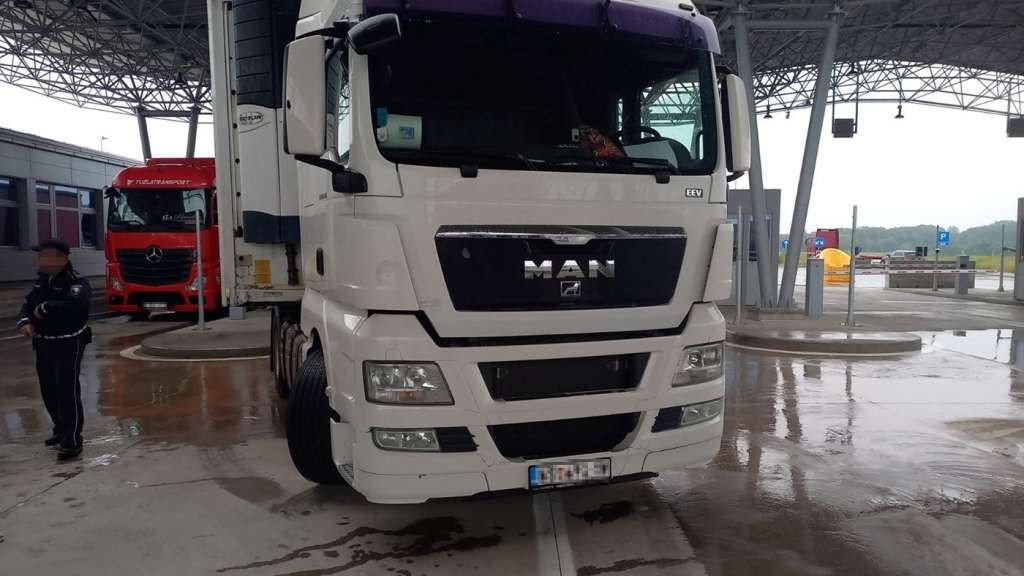 Državljanin Srbije u hladnjači pokušao prokrijumčariti državljane Turske