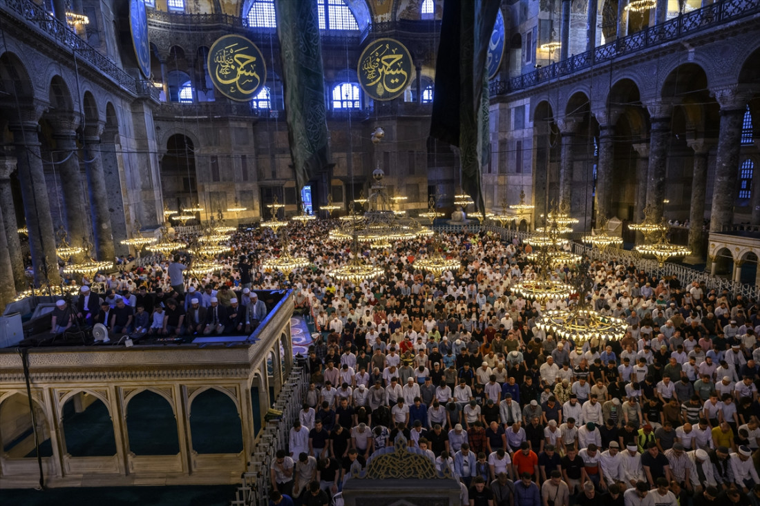 Hiljade vjernika na bajram namazu u istanbulskoj džamiji Aja Sofija