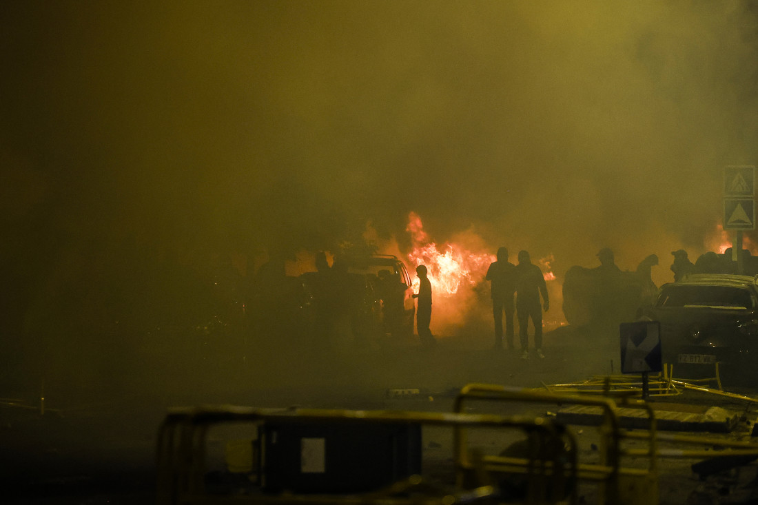 Zbog protesta i policijskog ubistva Macron sazvao sastanak krizne grupe