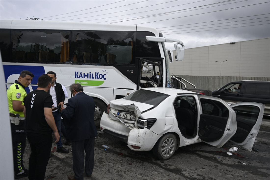 Autobus prešao u suprotnu traku i udario u više automobila u Istanbulu