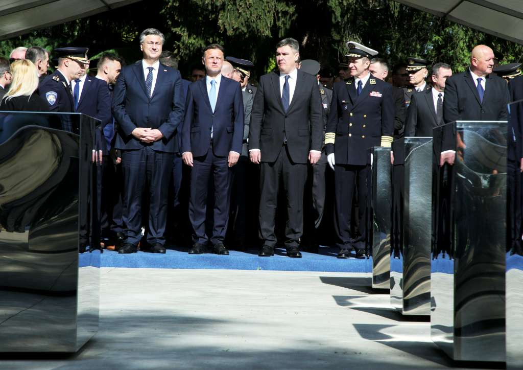 Vijenci i svijeće za poginule u operaciji Bljesak