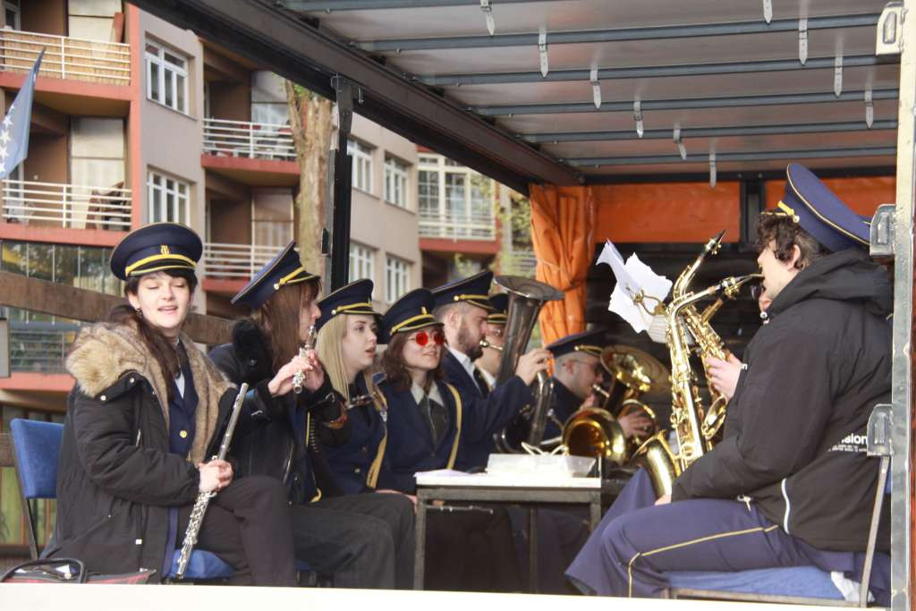 Duvački orkestar ulicama Zenice jutros svirao 97. prvomjasku budnicu