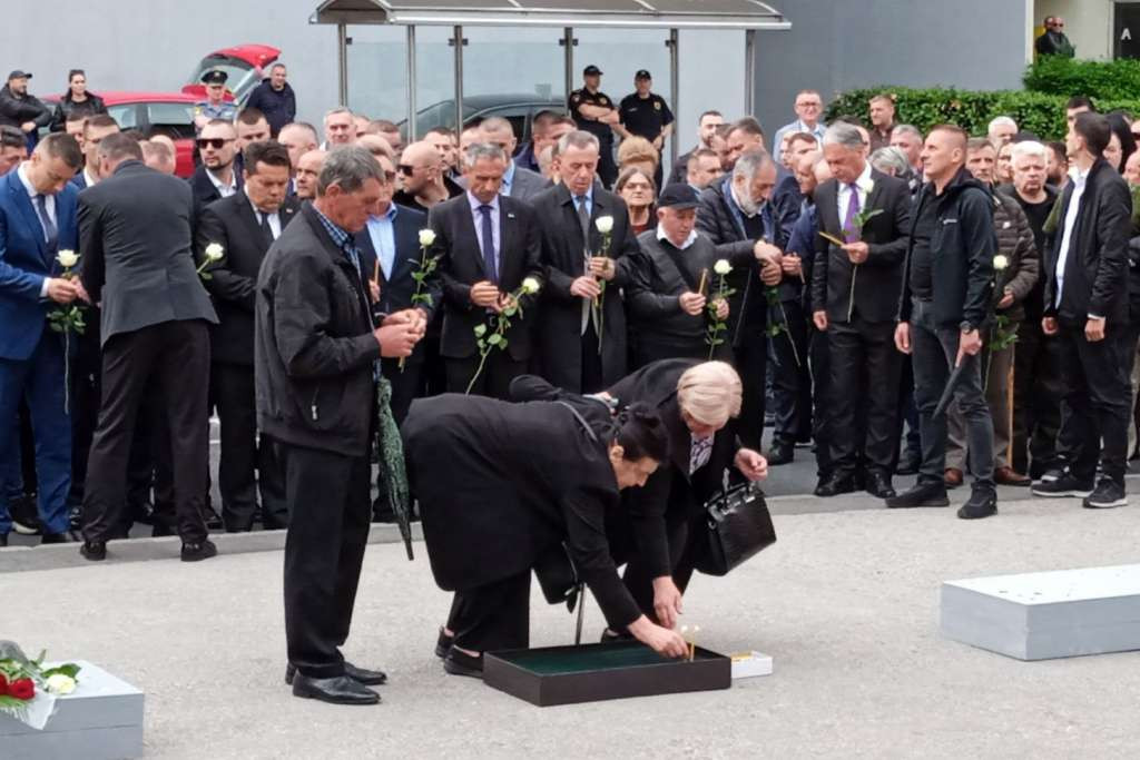 Porodice i zvaničnici RS-a obilježili stradanje pripadnika JNA