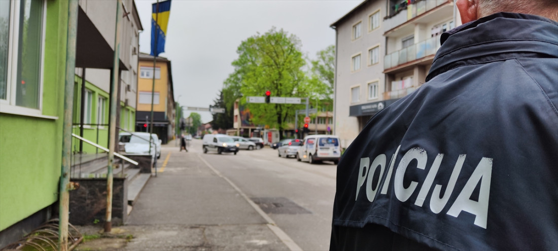 Priveden 18-godišnjak zbog prijetnji učenicima škole u Bihaću