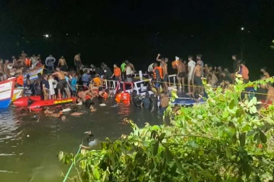 U potonuću turističkog broda u Indiji poginule 22 osobe