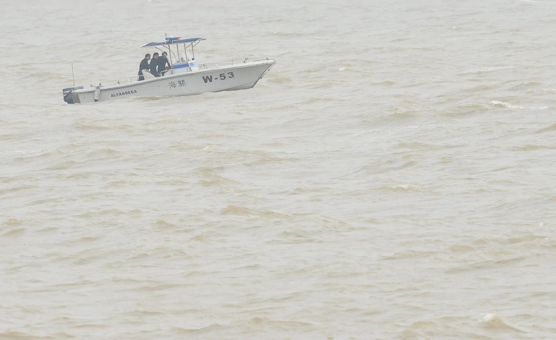 Ribarski brod se prevrnuo u Indijskom okeanu, nestalo 39 članova posade