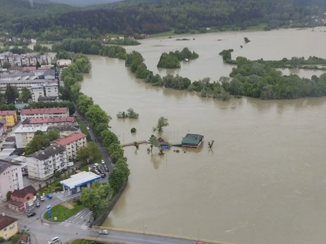 Poplave ugrozile objekte u N. Gradu, K. Dubici, Kostajnici i Prijedoru