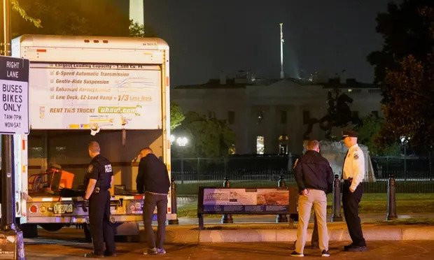 Kamion udario u ogradu nedaleko od Bijele kuće