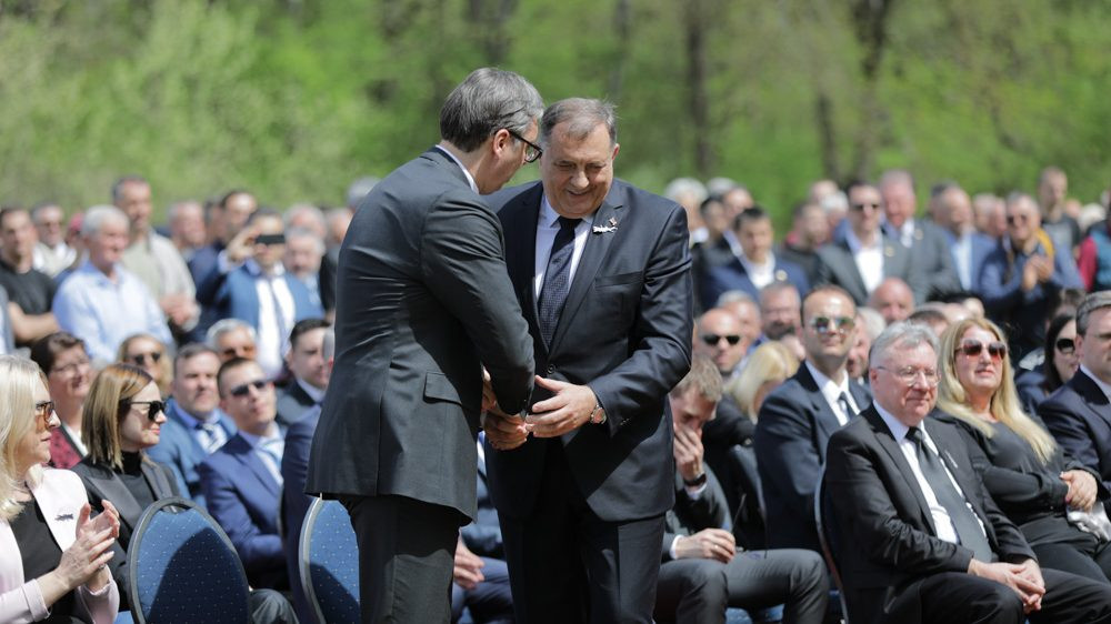 Na miting SNS-a stižu funkcioneri i članovi gotovo svih stranaka iz RS-a