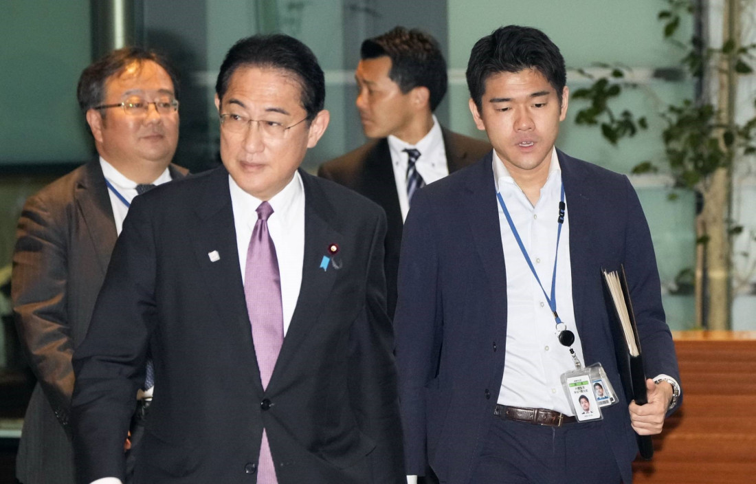 Premijer Japana otpušta sina zbog neprimjerenih fotografija iz rezidencije