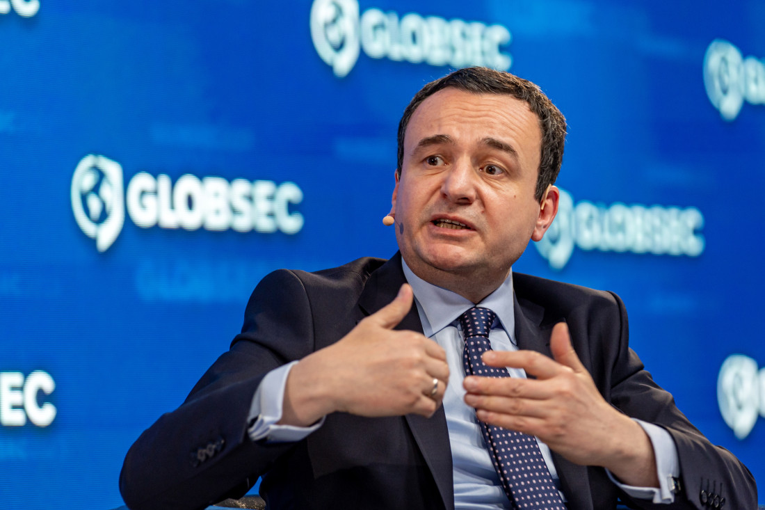 Kurti u Bratislavi: Napadi na policiju, KFOR i novinare neprihvatljivi