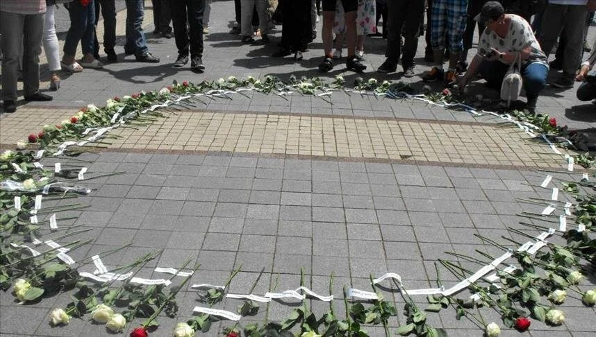 Polaganjem 102 bijele ruže obilježava se Dan bijelih traka