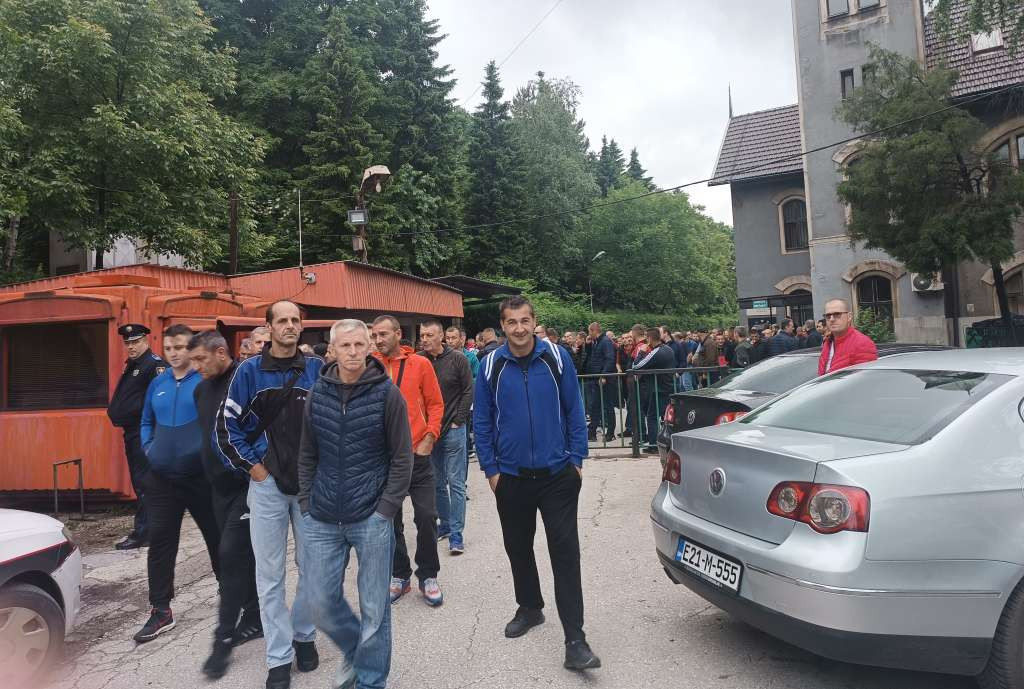 Zenički rudari nisu dobili obećanje o isplati plaće, ponovno otišli kućama