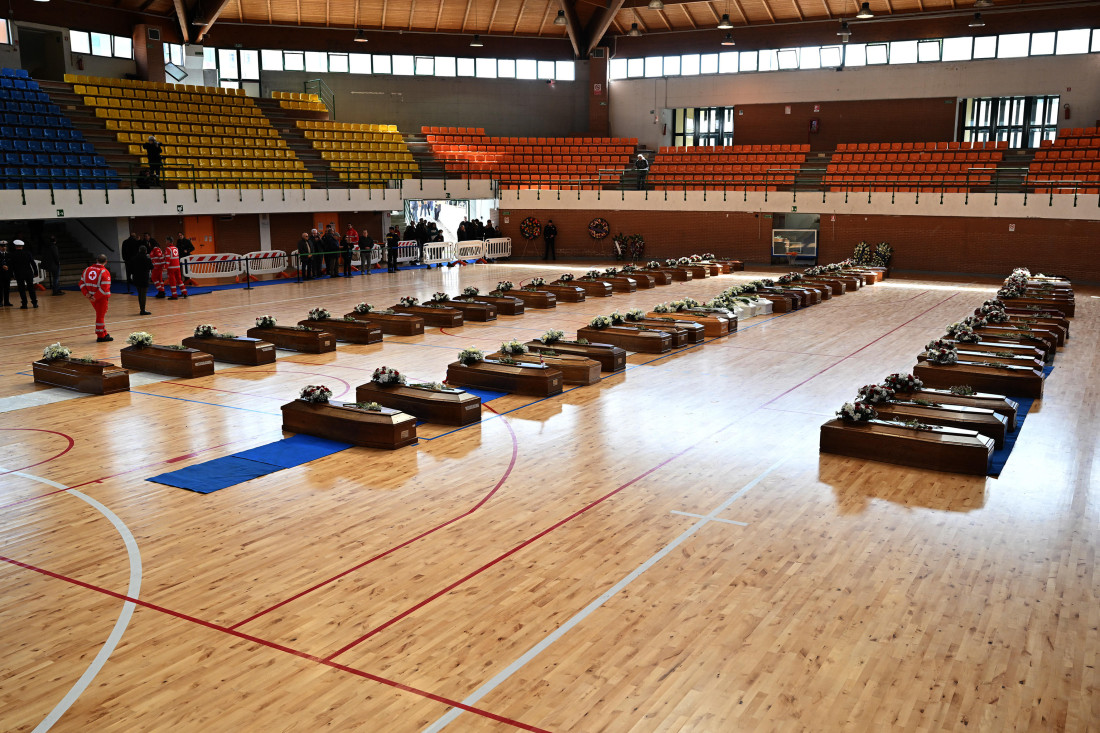 Sportska dvorana kao mrtvačnica za poginule migrante u Crotoneu