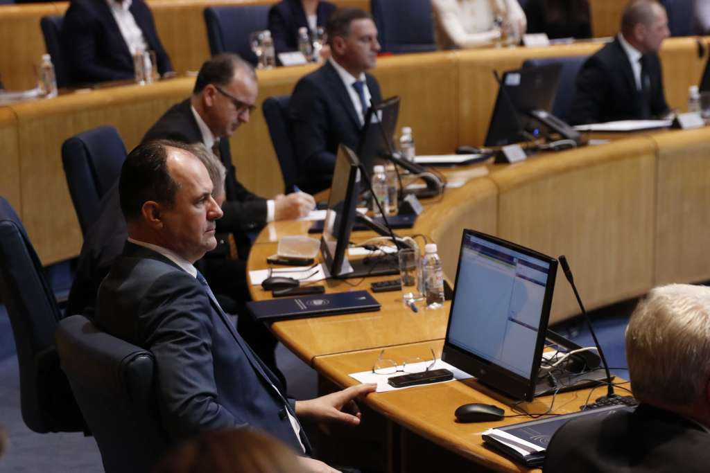 S jednosatnim zakašnjenjem počela sjednica Doma naroda Parlamentarne skupštine BiH