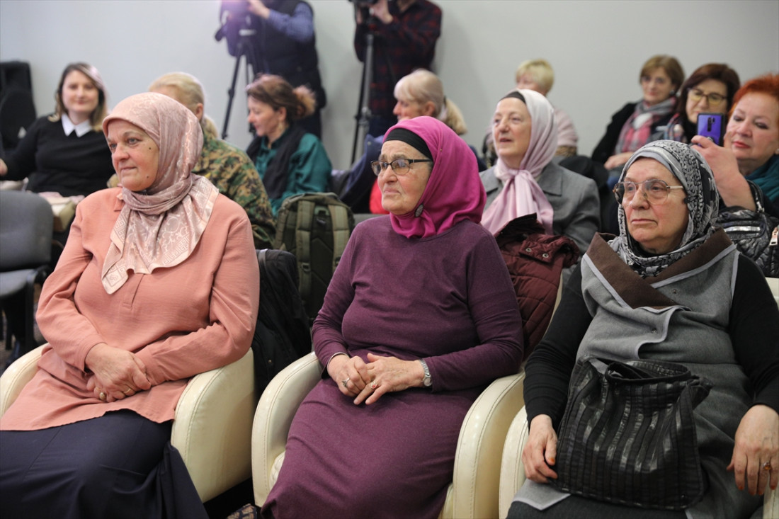 Tribina u Sarajevu: Žene dale veliki doprinos u odbrani BiH i bile drugi ešalon zaštite civilnog društva