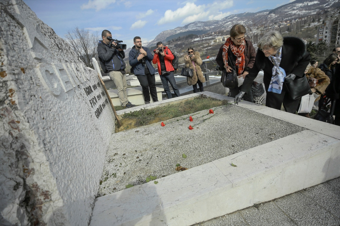 Obilježen Dan pravednika: Položeno cvijeće na grob Gorana Čengića u Sarajevu