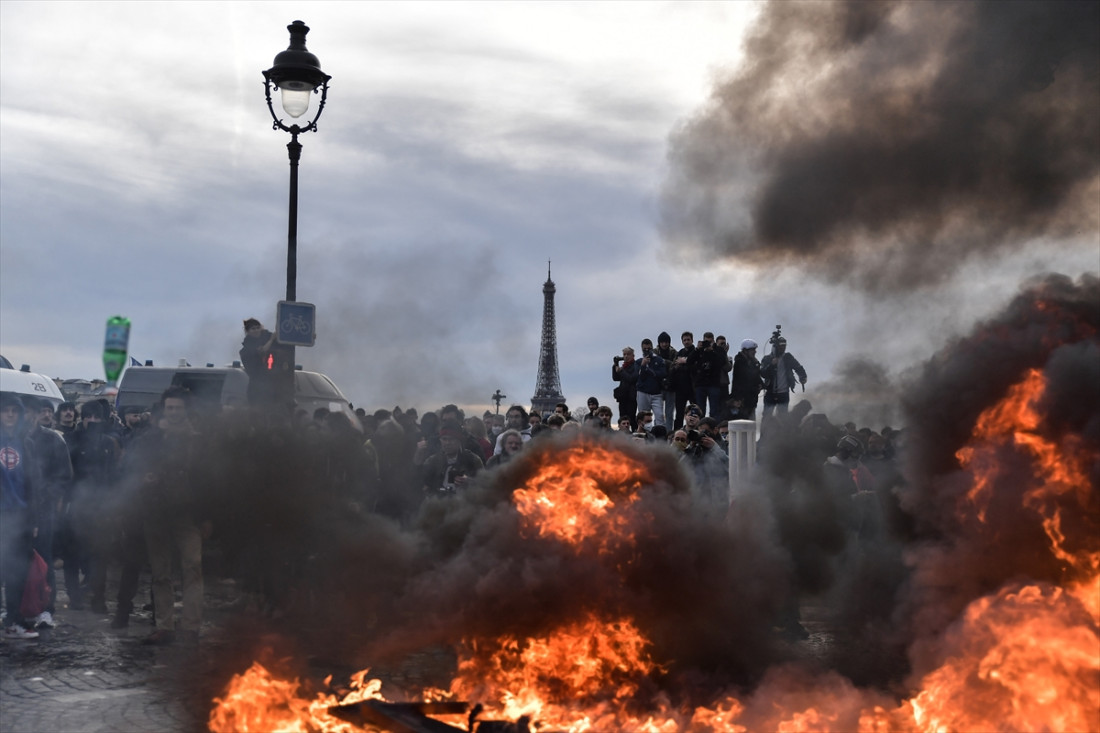 Tokom protesta u Francuskoj privedeno 310 ljudi, protesti i danas