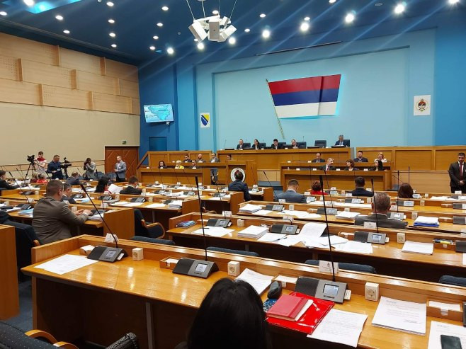 Usvojen Nacrt zakona kojim se uvreda i kleveta uvode u Krivični zakonik